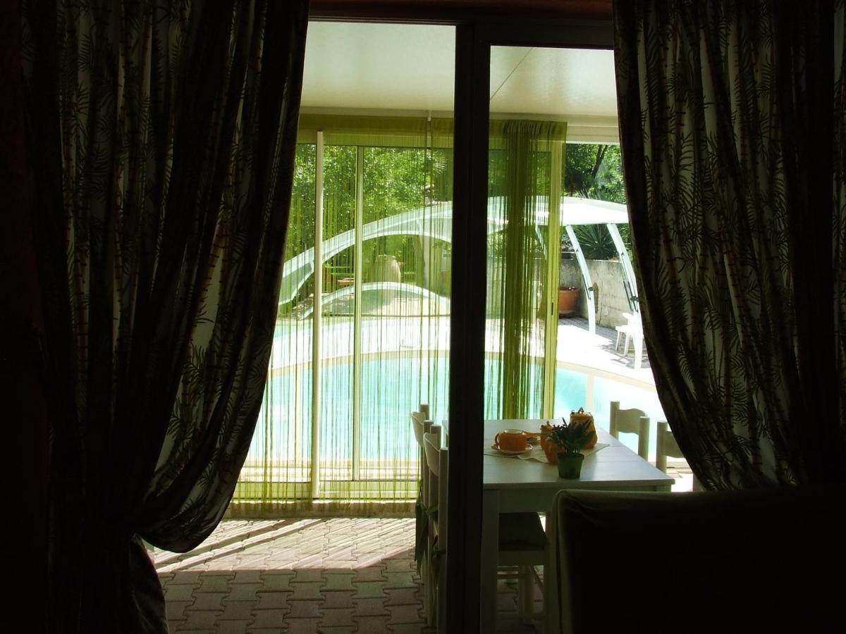 Lou Pin Dou Papet Bed & Breakfast Roquevaire Room photo